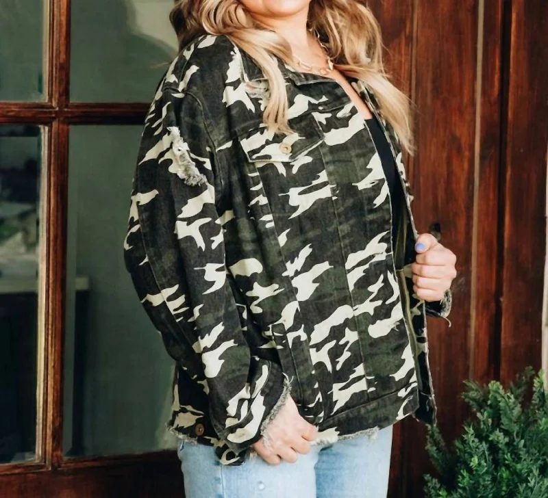 Women's Relaxed Clothes Right On Target Jacket In Camo