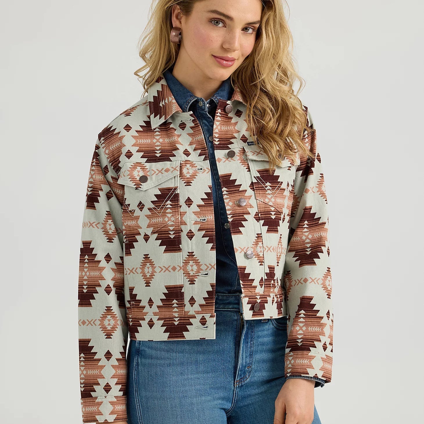 Sustainable Women's Clothing Wrangler Women's Southwestern Printed Crop Boyfriend Denim Jacket in Geo Brown