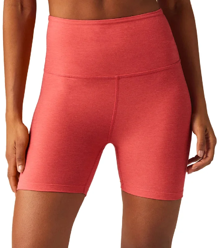 Women's Weekend Outfit Beyond Yoga Spacedye Keep Pace Biker Shorts Coral Glow Heather