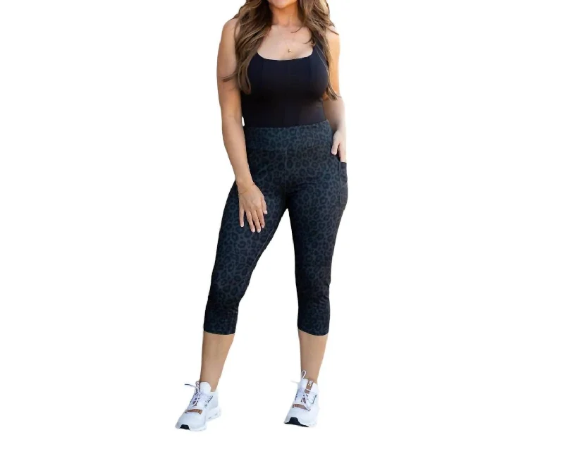 Plus-Size Women's Clothing Capri Leggings With Pockets In Black Leopard