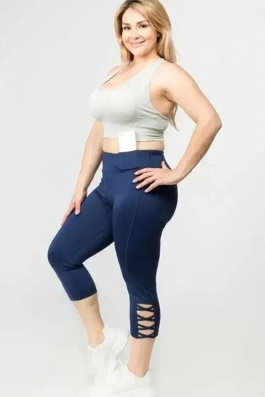 Women's Trendy Apparel Yoga Capri Cutout Leggings (Plus Size)