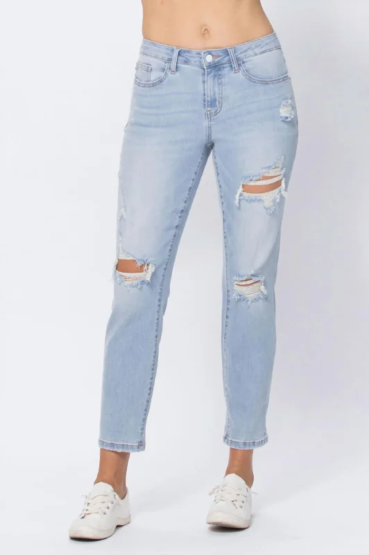 Women's Trendy Attire Super Light Destroyed Boyfriend Jeans In Washed Blue