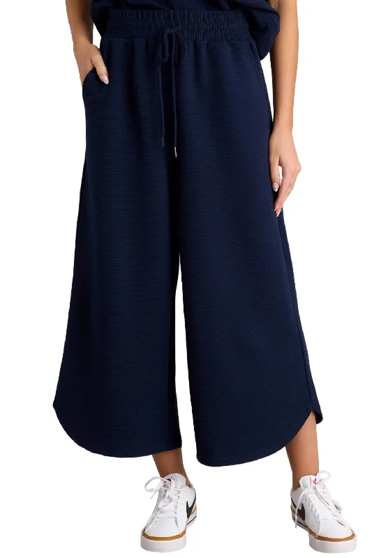 Women's Vacation Garments Textured Casual Crop Pant In Navy